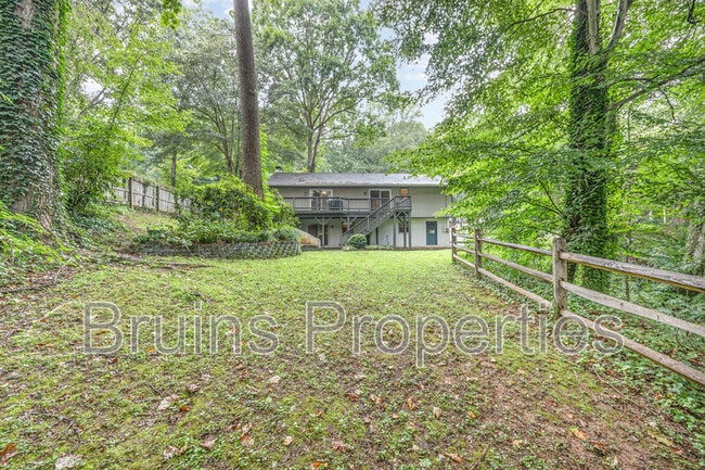 Building Photo - 229 Creekwood Dr