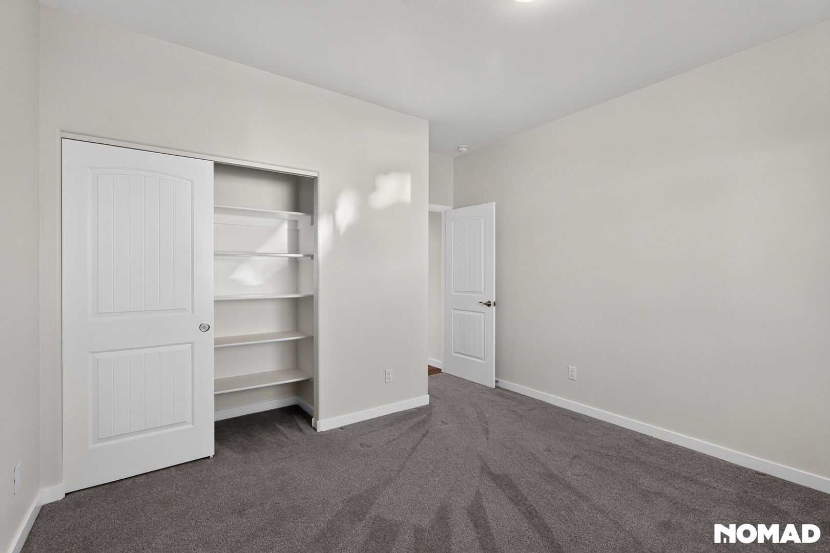 Building Photo - 910 Pilot Knob Ave