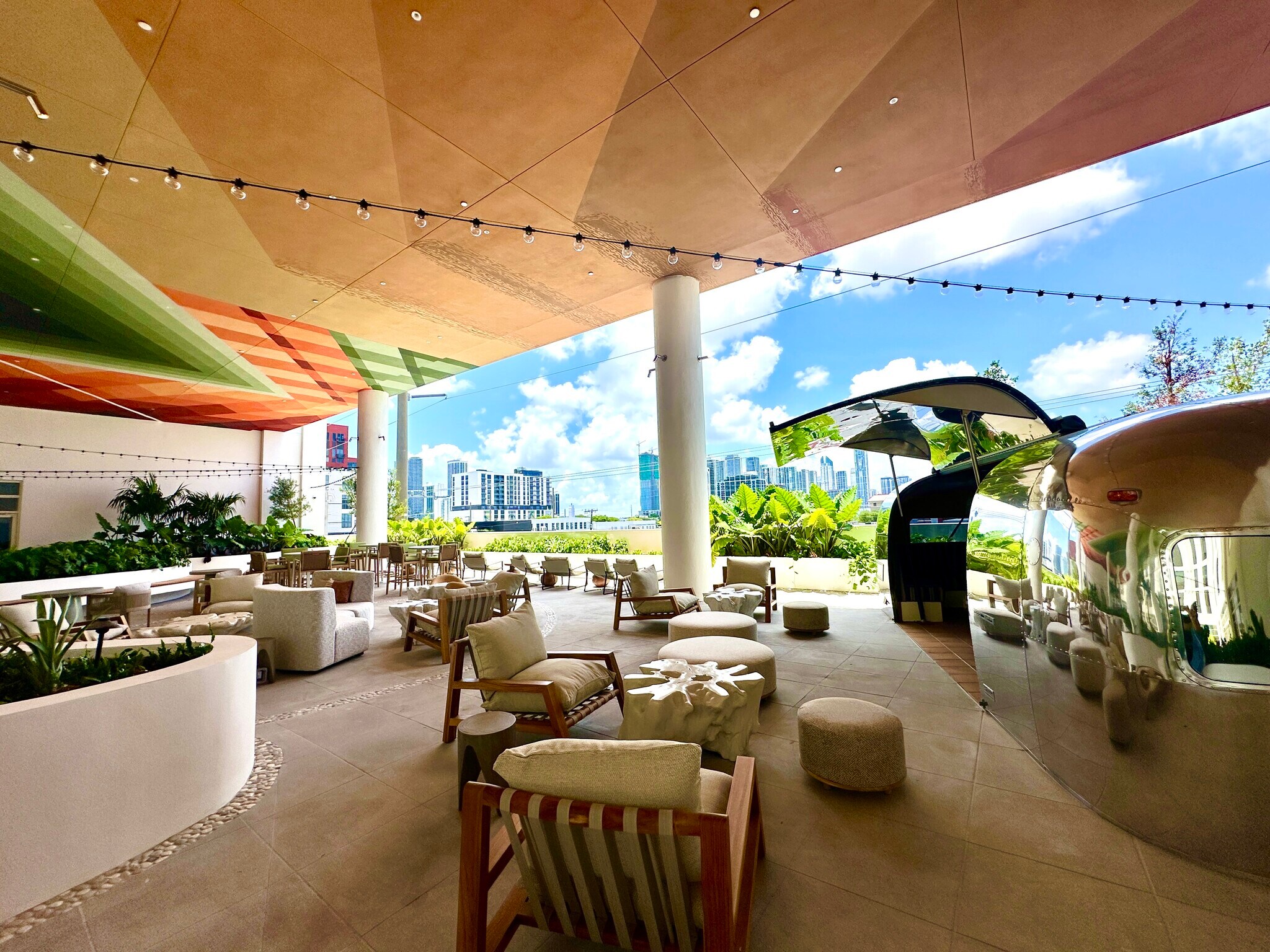 Building Photo - 130 NE 23rd St