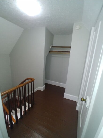 Building Photo - 308 N 11th St