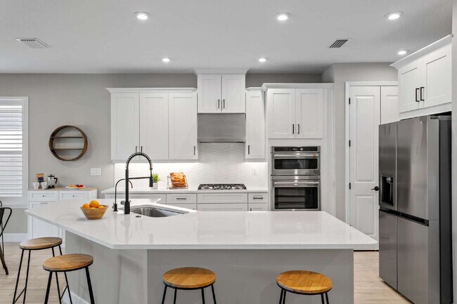 Building Photo - "Spacious 4-Bed, 4-Bath Retreat at 2612 Le...