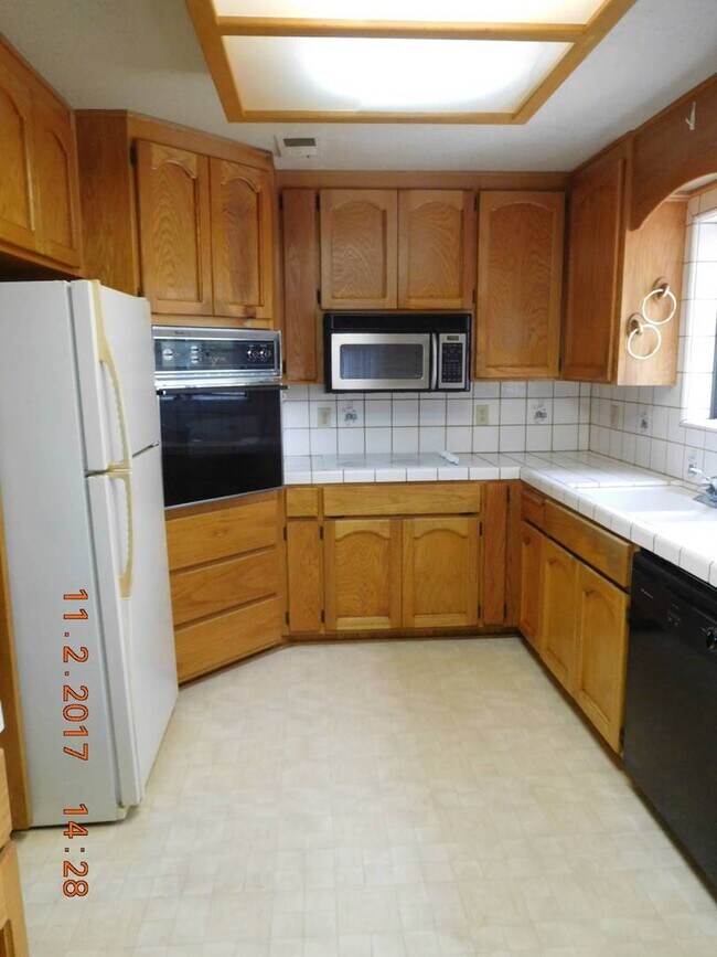 Building Photo - Charming 3 Bedroom 2 Bathroom - Pets allowed for $50 per month per pet