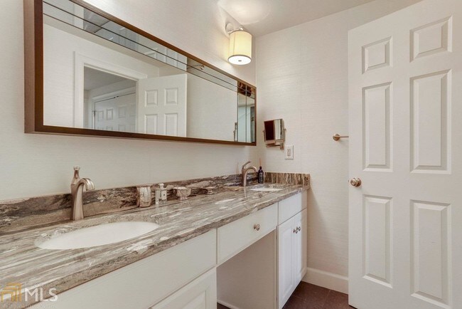 Building Photo - 2575 Peachtree Rd