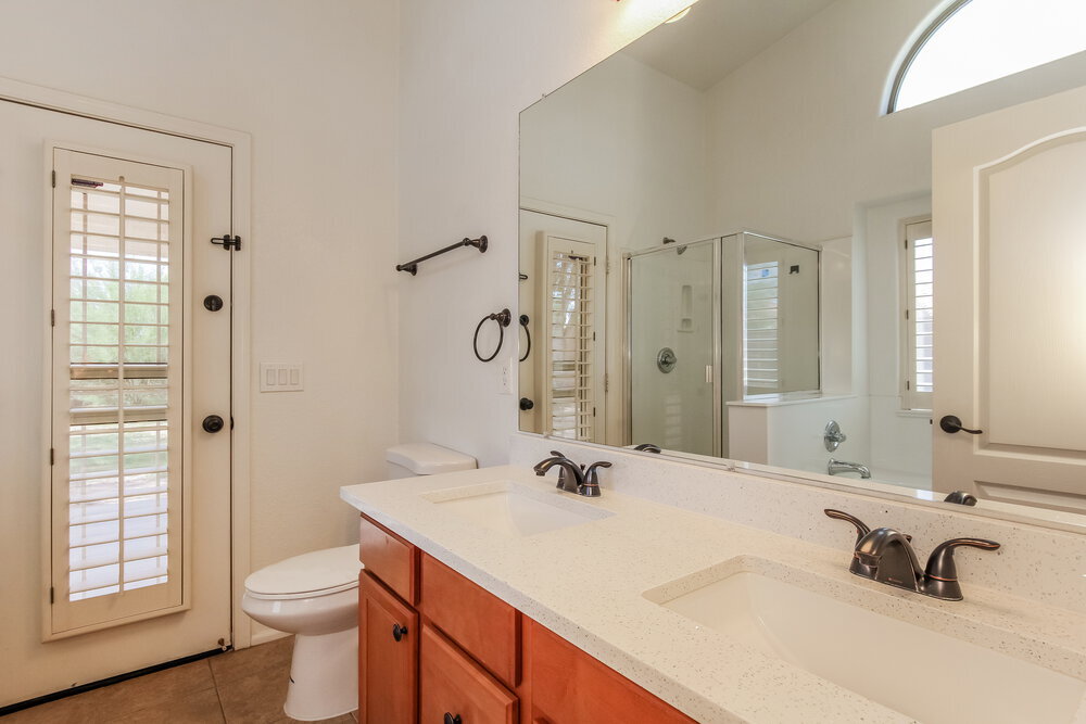 Building Photo - 8026 S 48th Dr