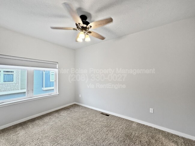 Building Photo - 4265 N Reed Ln