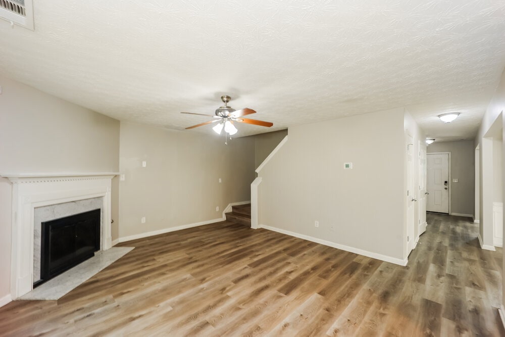 Building Photo - 9422 Lakeview Rd