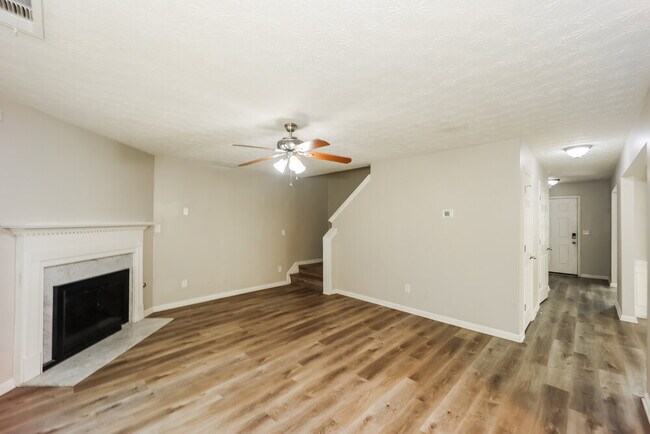 Building Photo - 9422 Lakeview Rd