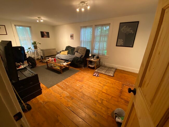 Building Photo - 139 Railroad St