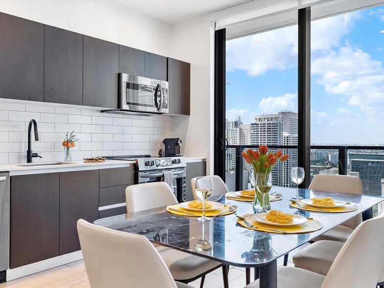 Building Photo - 398 NE 5th St