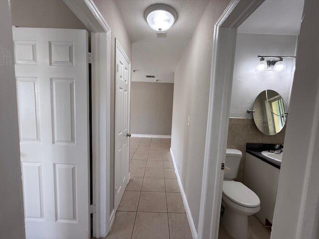 Building Photo - 400 Metcalf Ct