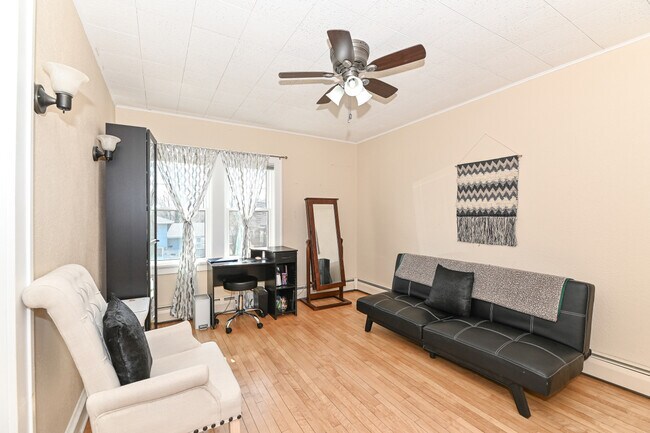 Building Photo - 3717 S 56th St