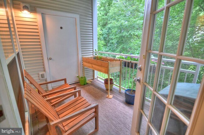 Building Photo - 1501 North Point Dr