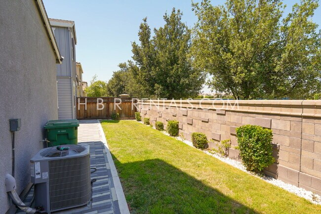 Building Photo - Modern 4-Bedroom Retreat in Mountain House...