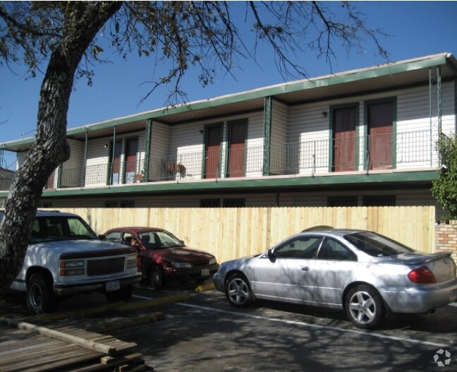 Building Photo - 1402 E Saint Johns Ave