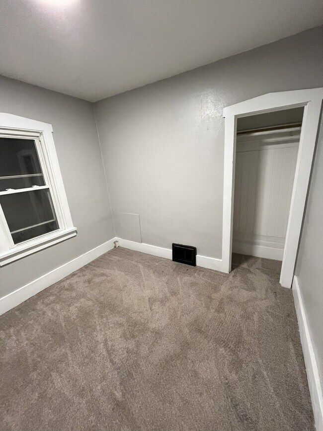 Building Photo - Charming 3-Bed, 1-Bath Single-Family Home ...