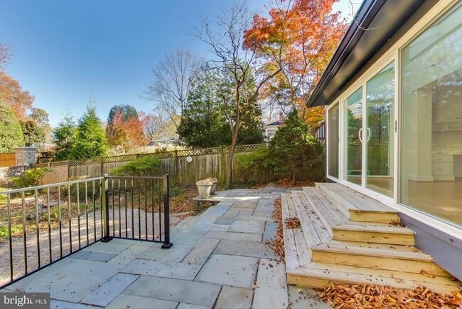 Building Photo - 4001 N Ridgeview Rd