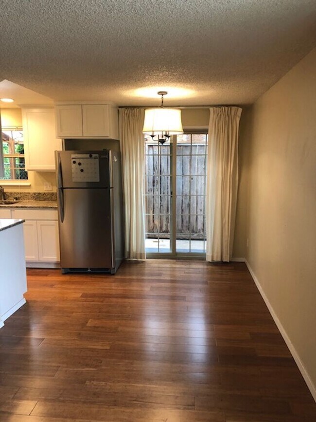 Building Photo - 118000