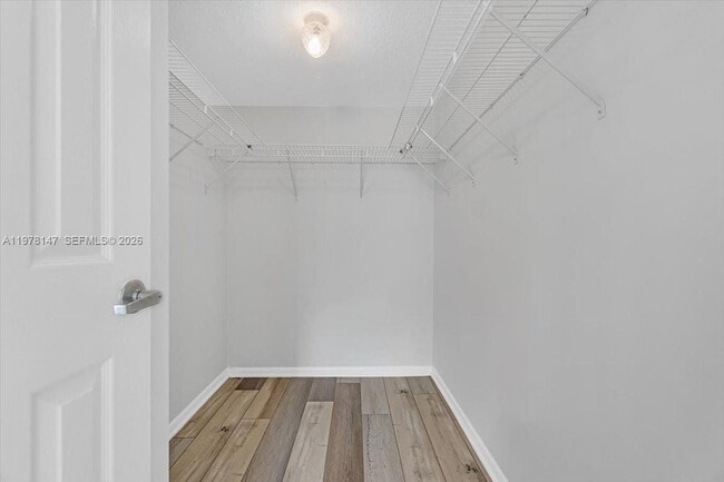 Building Photo - 6832 Palmetto Cir S