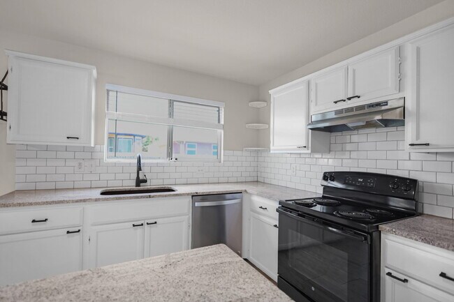 Building Photo - Spacious 4-bedroom, 2.5-bath home with 2,3...