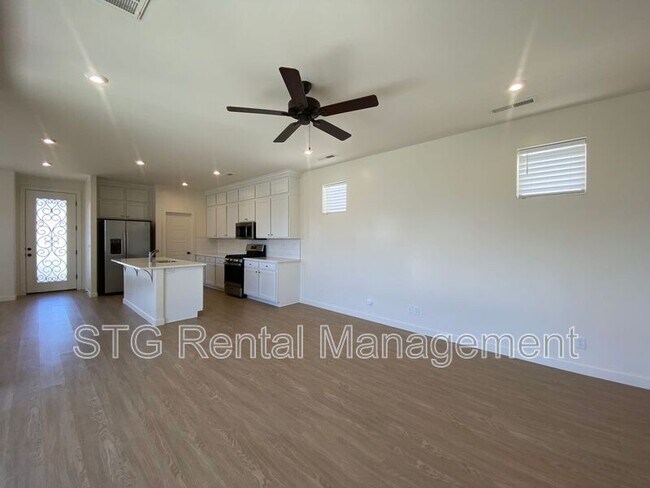 Building Photo - 767 W Scarlet Hill Dr