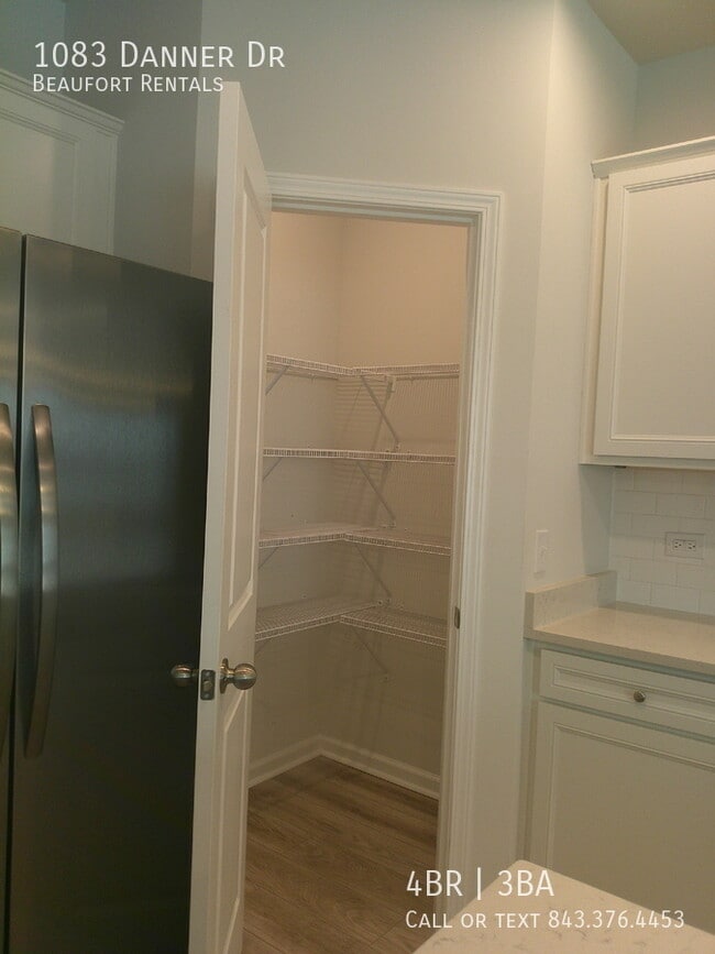 Building Photo - 1083 Danner Dr