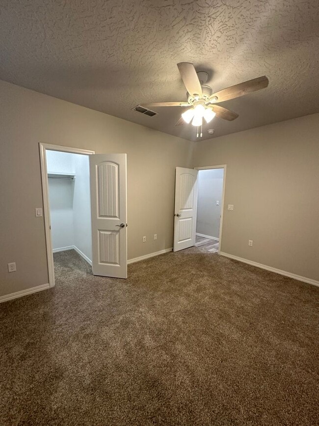 Building Photo - Stunning 3 Bed Home! Managed by Owner!