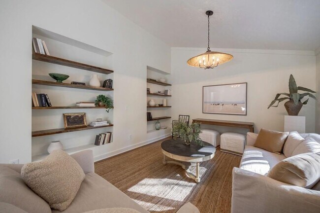 Building Photo - 922 Barton Woods Rd NE