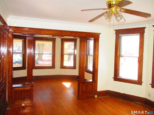 Building Photo - 247 Flax Hill Rd