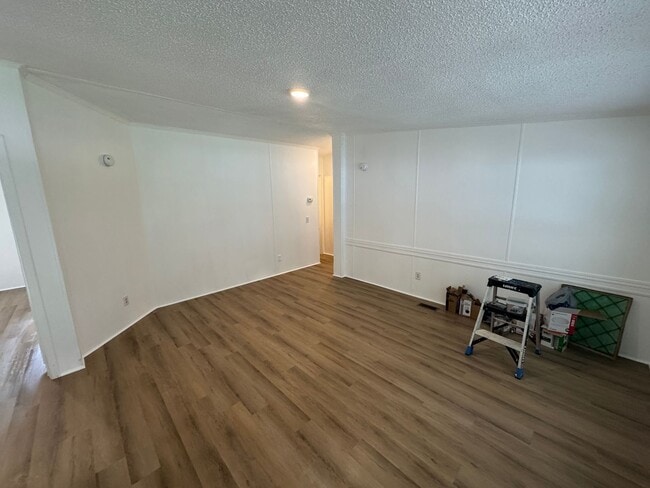 Building Photo - Doublewide in Princeville - Private locati...