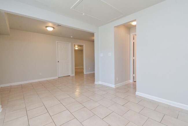 Building Photo - 2118 Thonig Rd