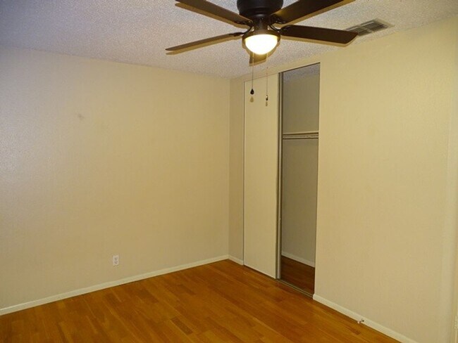 Building Photo - 6859 Flaming Ridge Dr
