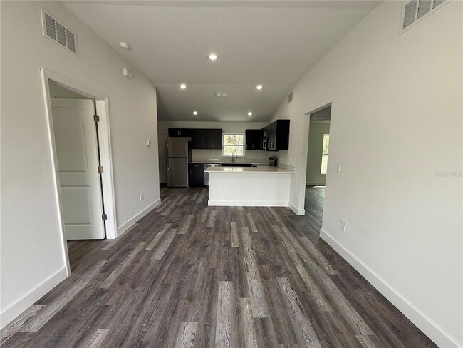 Building Photo - 14 Locust Rad