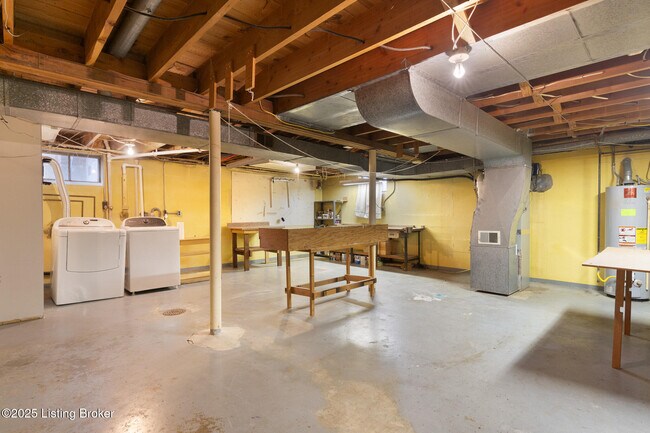 Building Photo - 810 Beechwood Rd