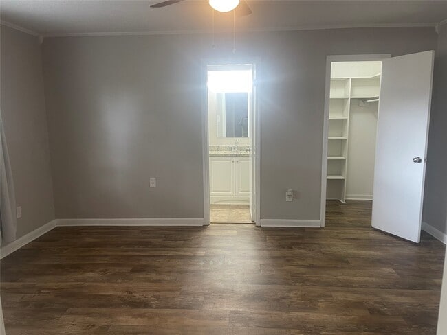 Building Photo - 2115 Yorktown Ct S