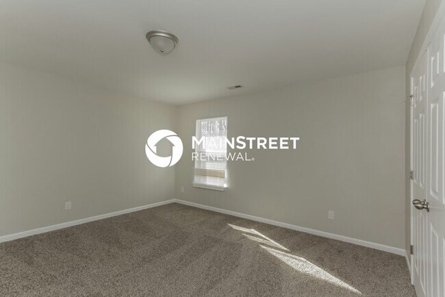 Building Photo - 3 Bedroom Pet-Friendly Home in CHARLOTTE, NC with Main Street Renewal