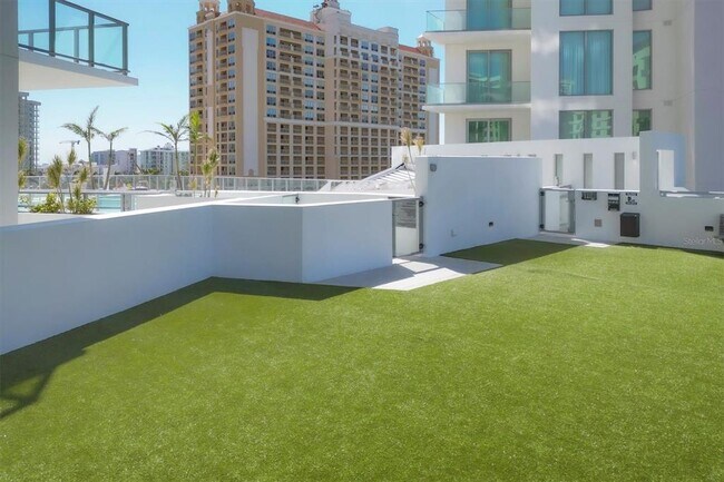 Building Photo - 301 QUAY Cmn