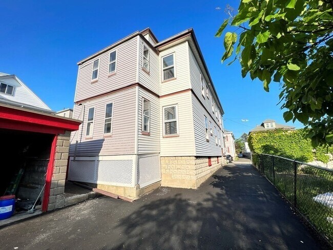 Building Photo - 25 Teragram St