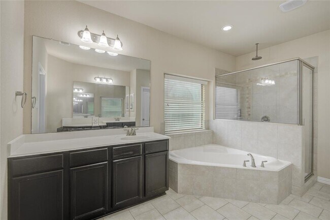 Building Photo - 7238 Thelfor Ct