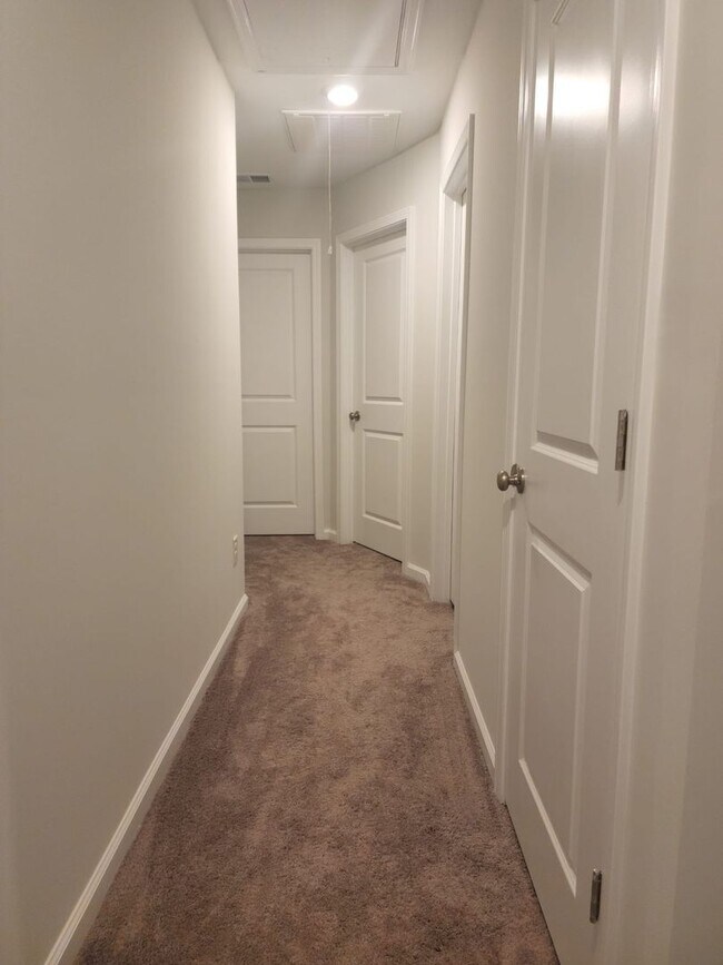 Building Photo - 405 Eclipse Ln