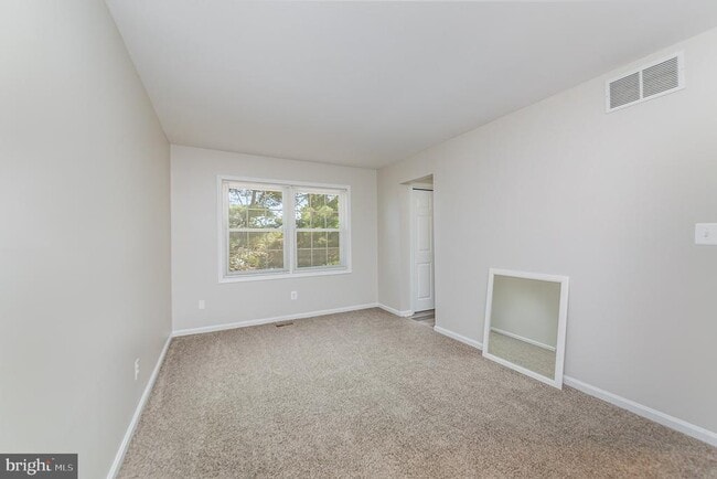 Building Photo - 825 Chesney Ln