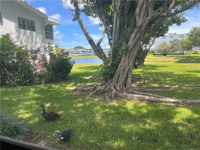 Building Photo - 321 Newport V