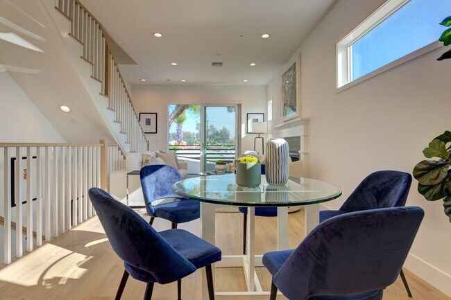 Building Photo - Fantastic 2 Story Farm House style Home with 4 Bedrooms and 3 Baths in Mid City area