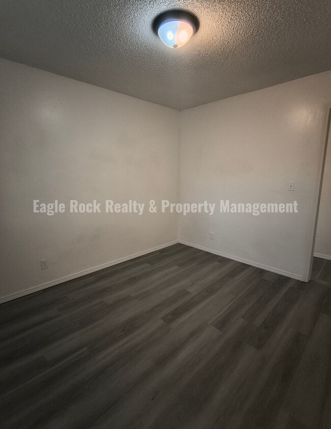 Building Photo - 4627 S 72nd East Pl