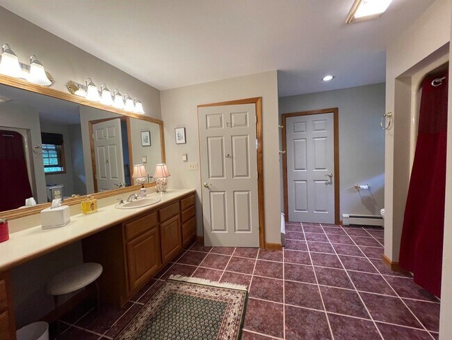 Building Photo - 21 Valley View Rd