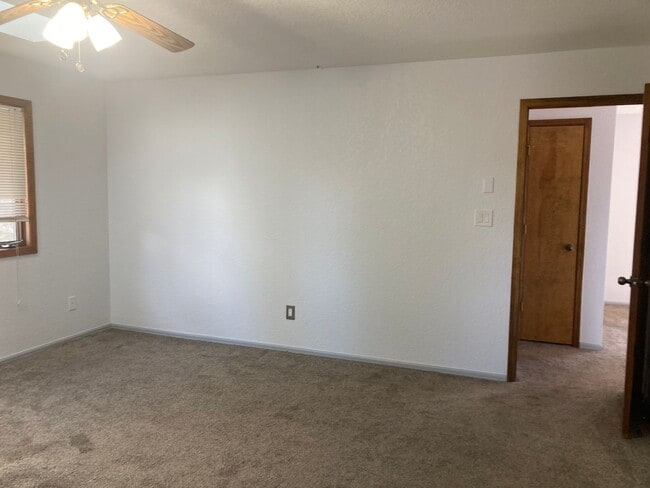 Building Photo - 405 Fir Dr