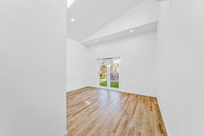 Building Photo - 1720 Petaluma Ave