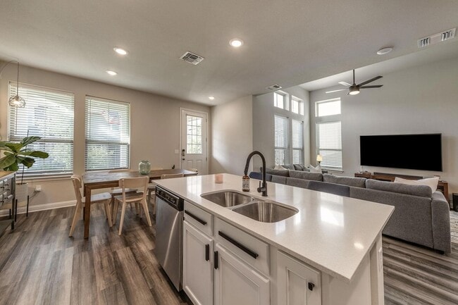 Building Photo - 7812 Moody Bend