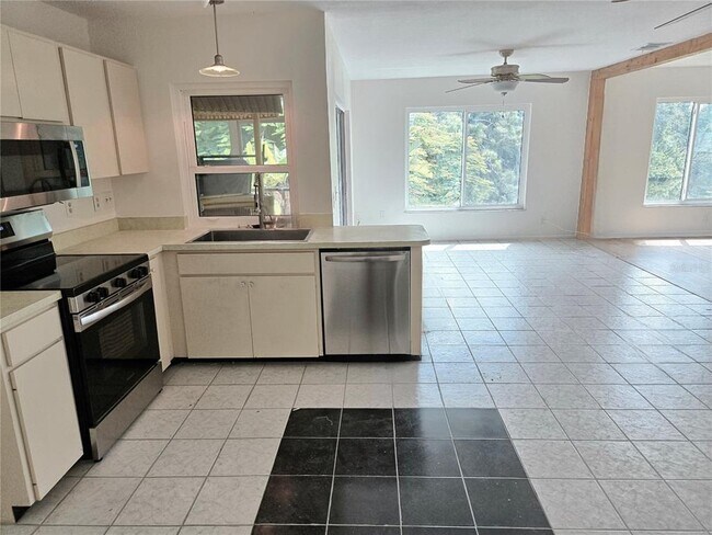 Building Photo - 1413 63rd St W