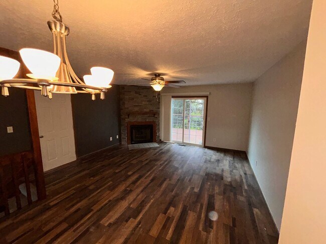 Building Photo - 2-Bedroom Unit in Blacklick