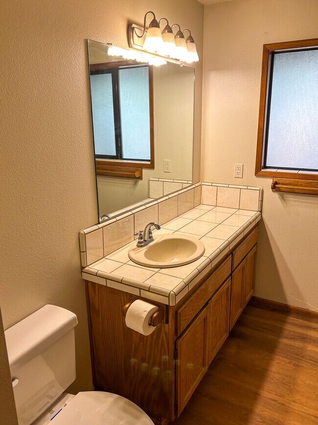 Building Photo - Spacious 2 Bed 1 Bathroom House In Shingletown